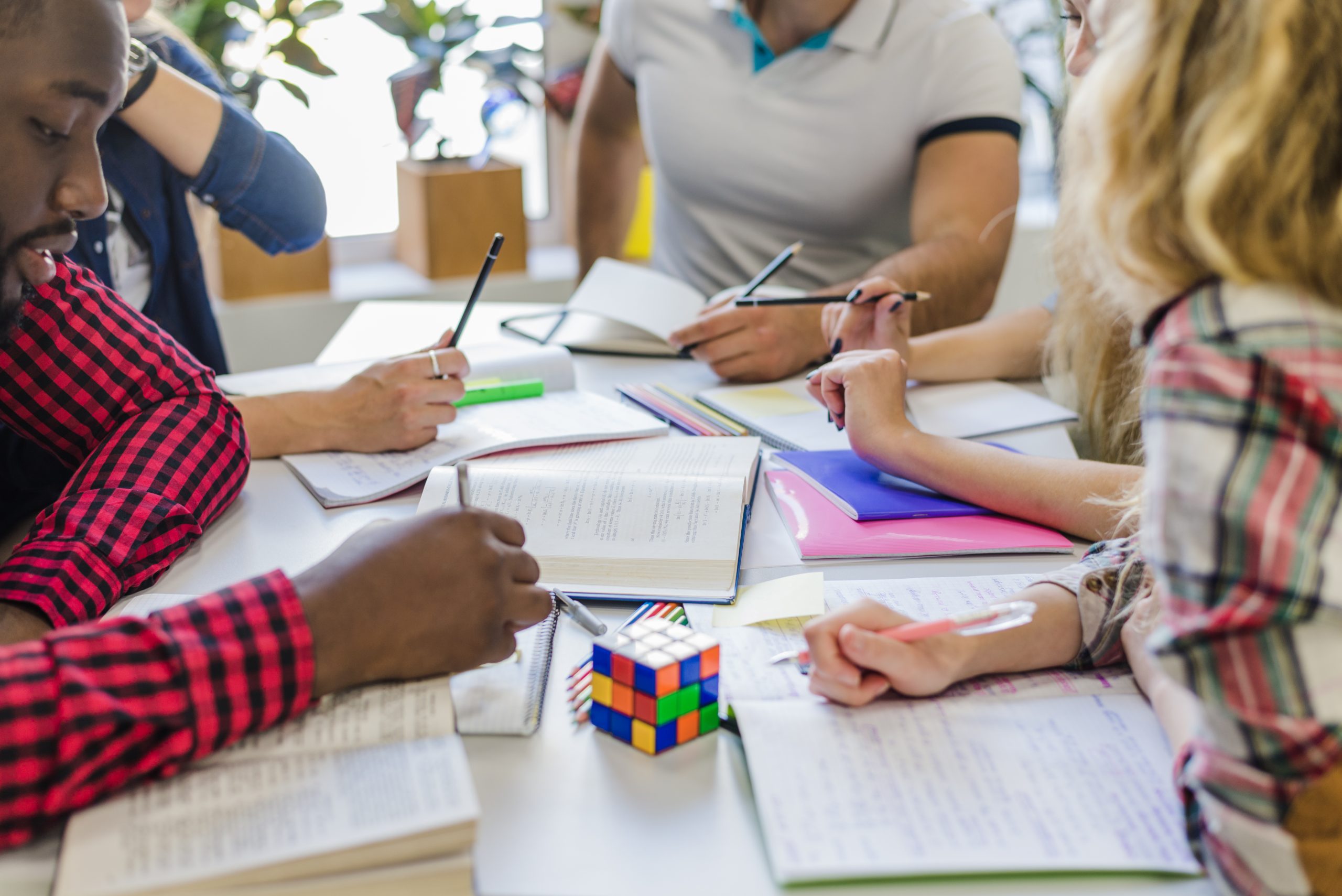 Descubra os Métodos de Ensino que Estão Revolucionando a Educação e Transformando Alunos em Líderes do Futuro